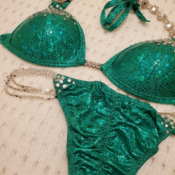 Green Competition Bikini - Picture 4 of 4